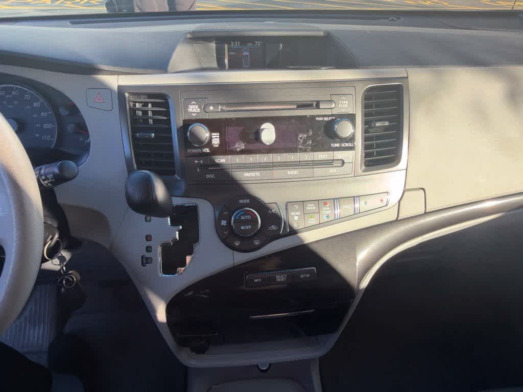 2014 Toyota Sienna LE
