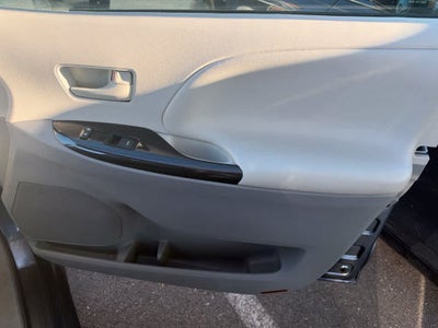 2014 Toyota Sienna LE