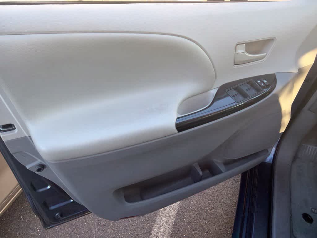 2014 Toyota Sienna LE