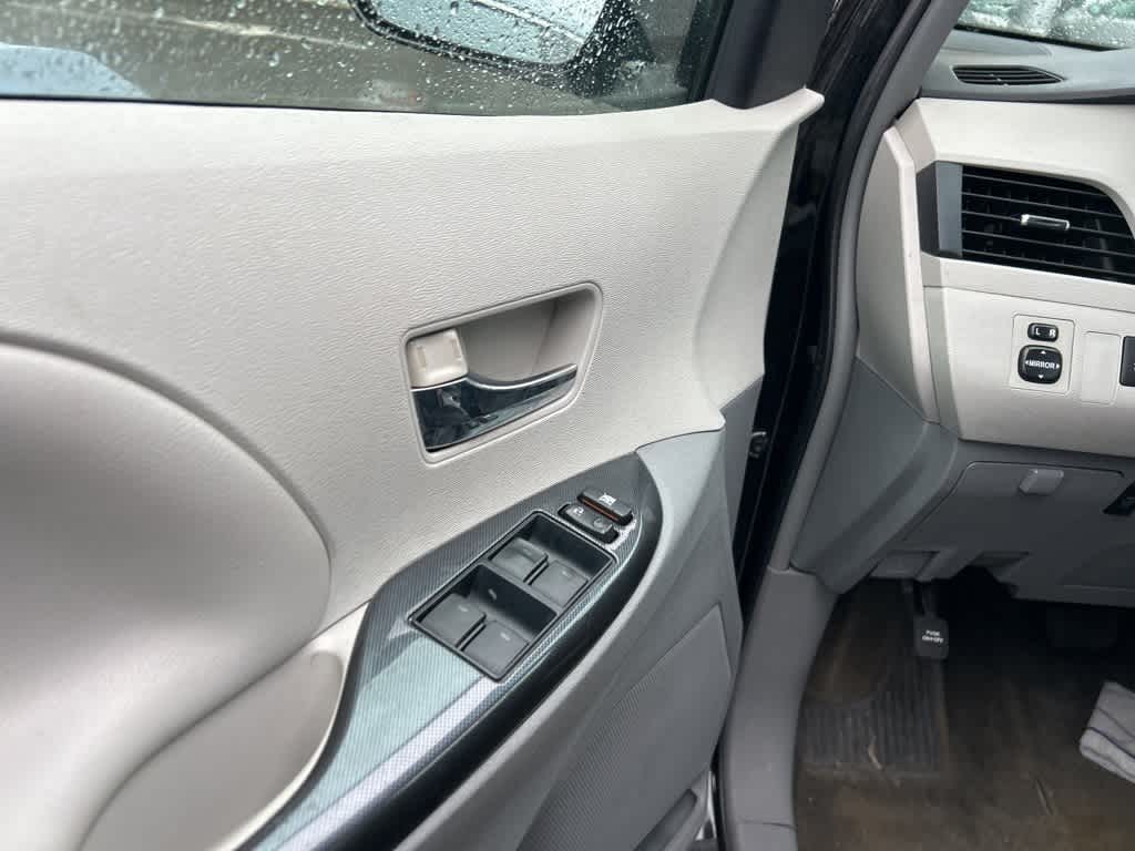 2014 Toyota Sienna SE