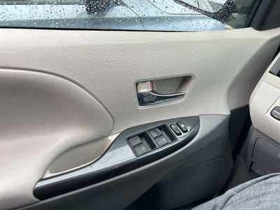 2014 Toyota Sienna SE
