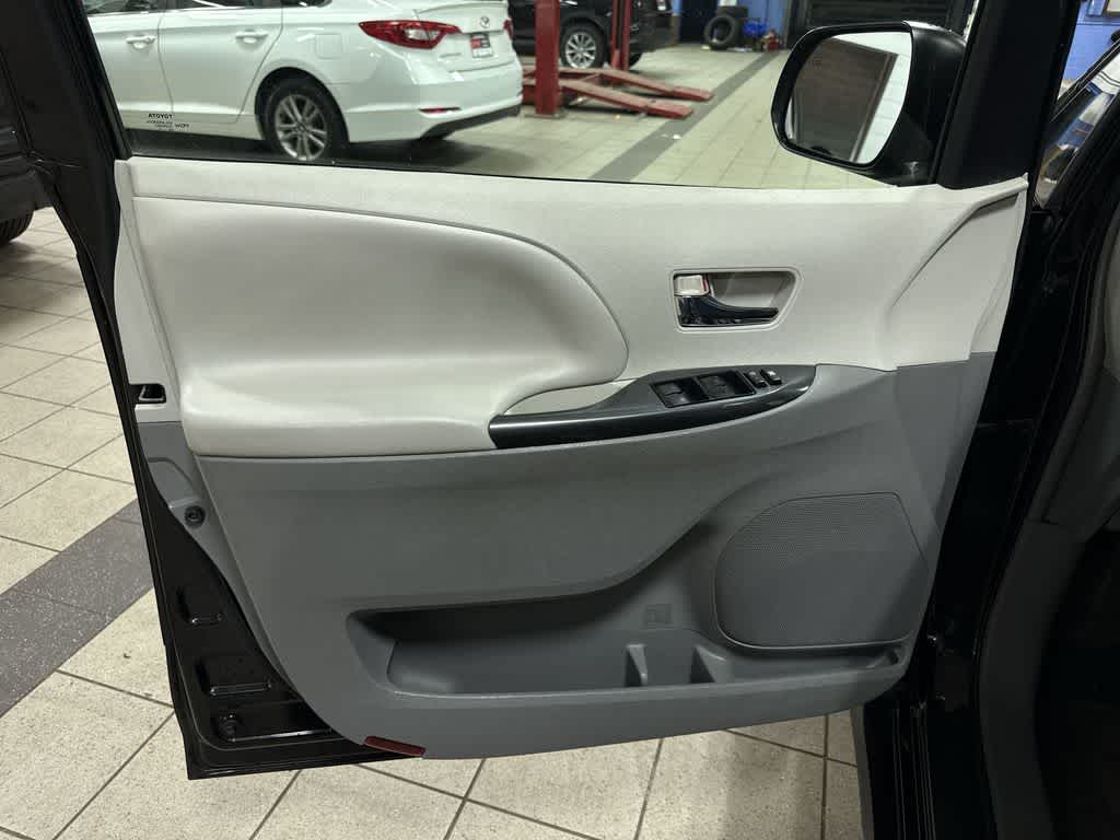 2014 Toyota Sienna SE