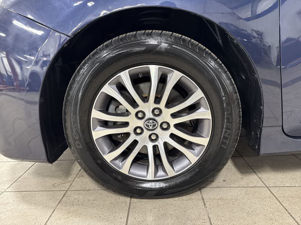 2020 Toyota Sienna XLE