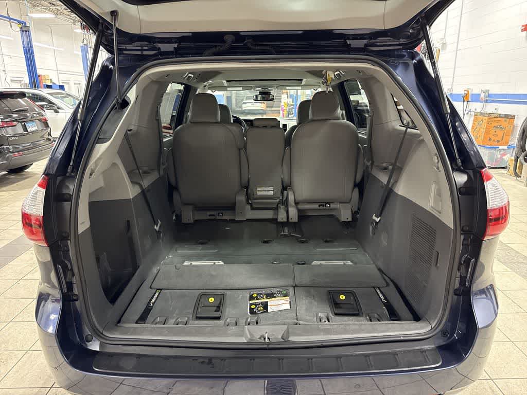 2020 Toyota Sienna XLE