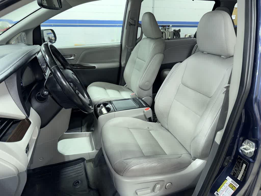 2020 Toyota Sienna XLE