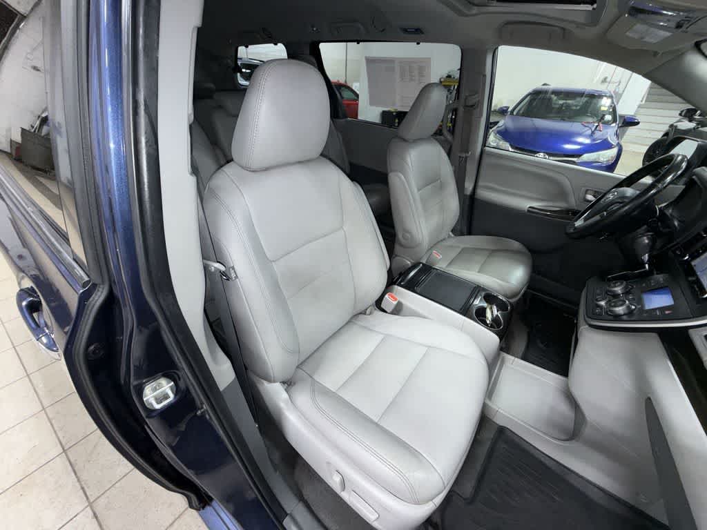 2020 Toyota Sienna XLE