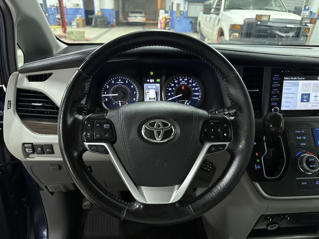 2020 Toyota Sienna XLE
