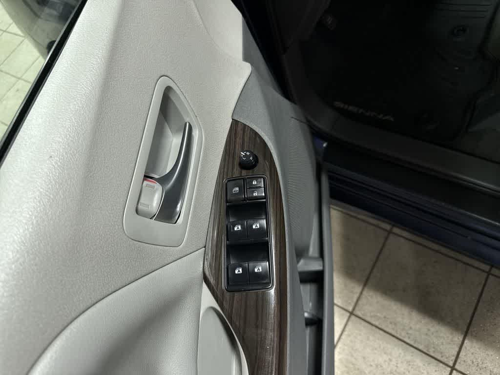 2020 Toyota Sienna XLE