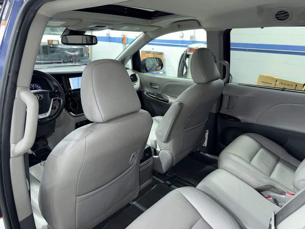 2020 Toyota Sienna XLE