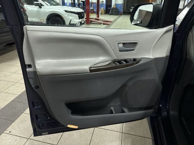 2020 Toyota Sienna XLE