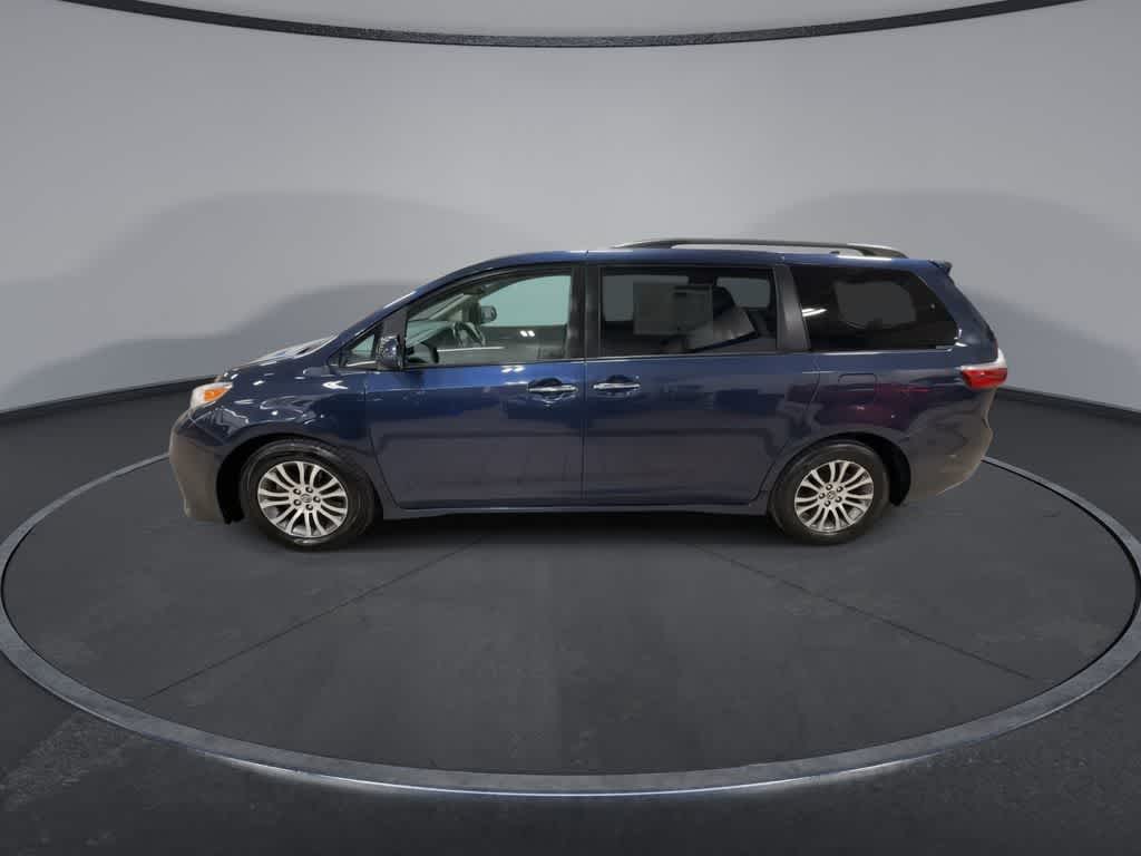 2020 Toyota Sienna XLE