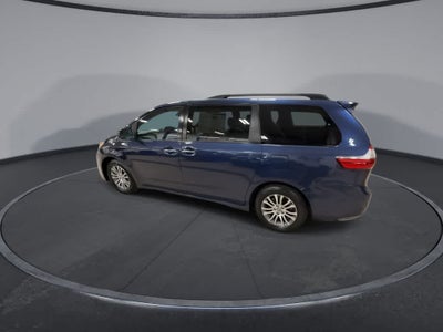 2020 Toyota Sienna XLE