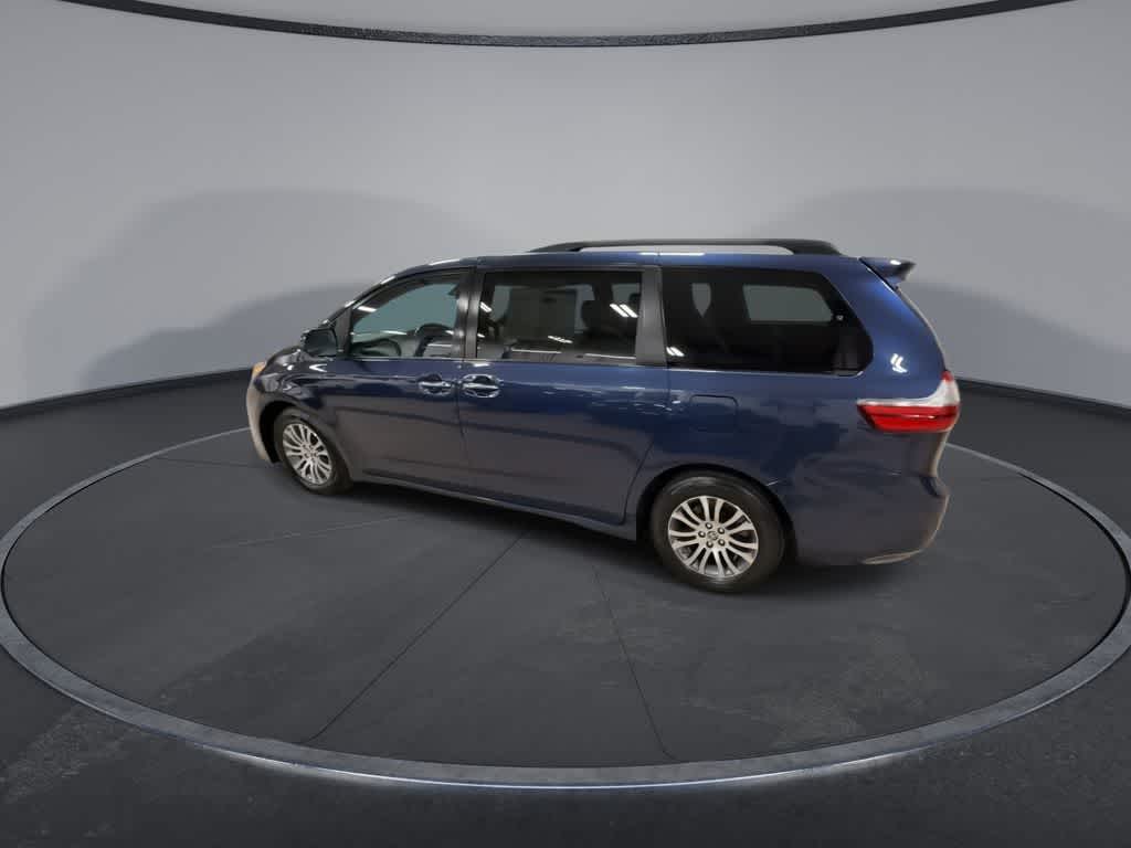 2020 Toyota Sienna XLE