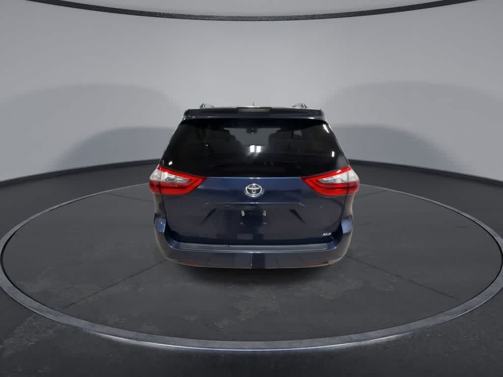 2020 Toyota Sienna XLE