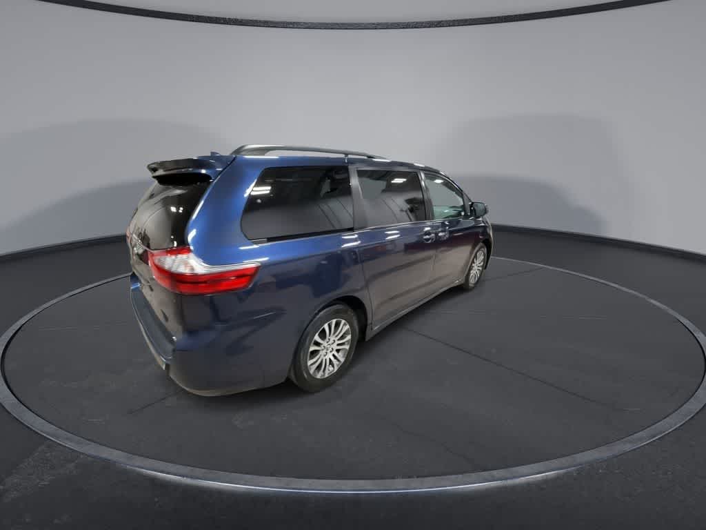 2020 Toyota Sienna XLE