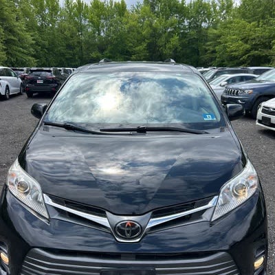 2020 Toyota Sienna XLE