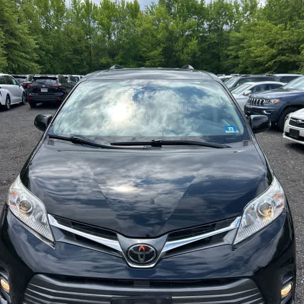 2020 Toyota Sienna XLE