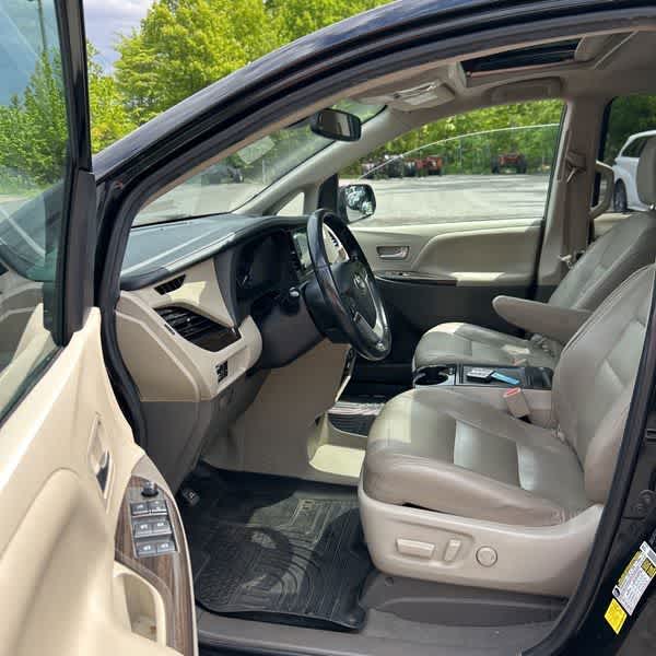 2020 Toyota Sienna XLE