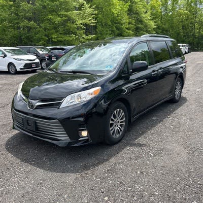 2020 Toyota Sienna XLE