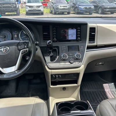 2020 Toyota Sienna XLE