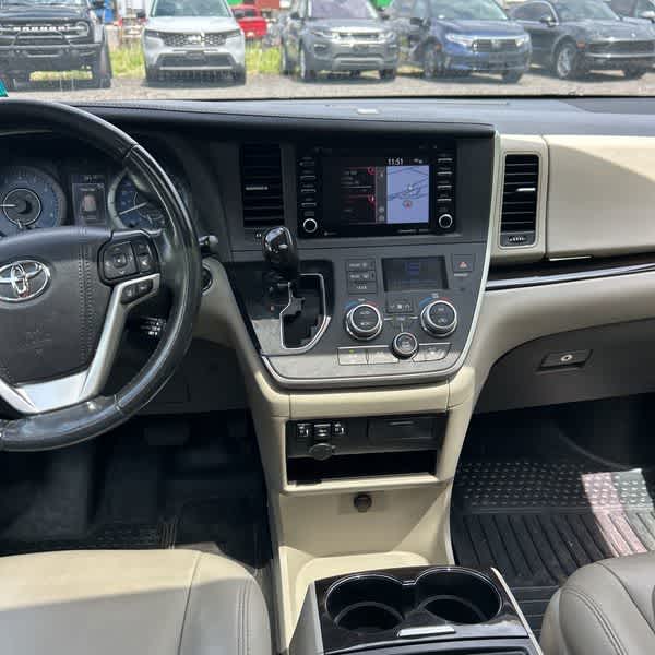 2020 Toyota Sienna XLE