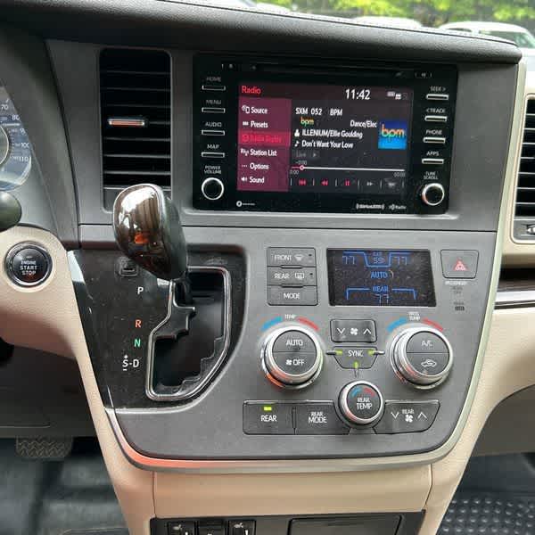2020 Toyota Sienna XLE