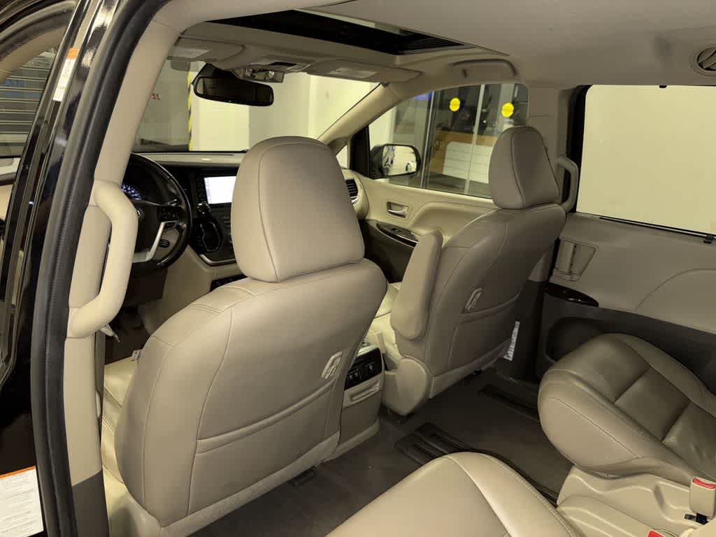 2020 Toyota Sienna XLE