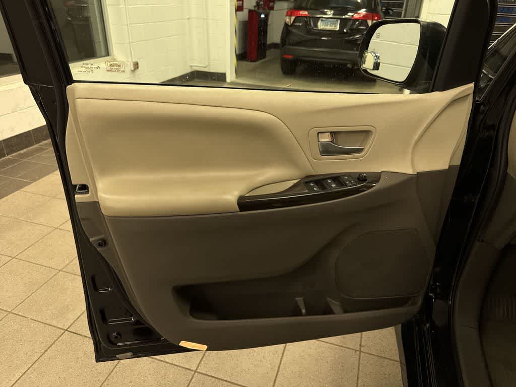 2020 Toyota Sienna XLE