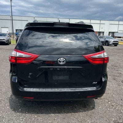 2020 Toyota Sienna XLE