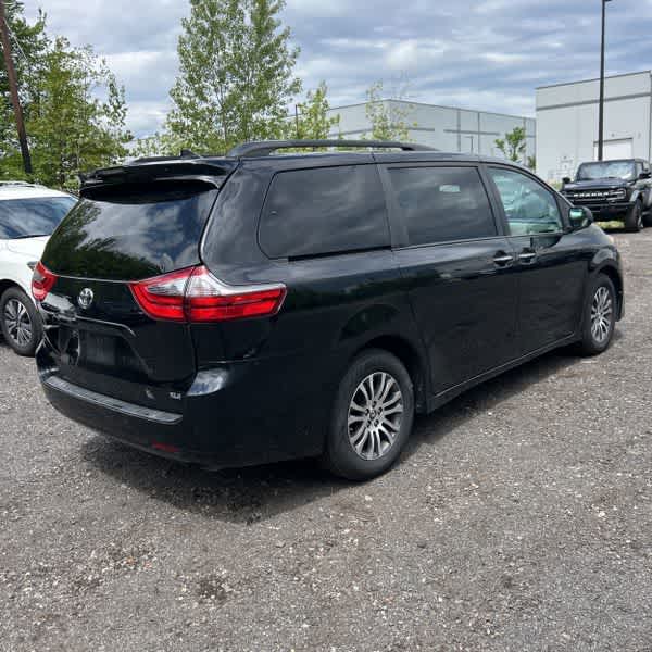 2020 Toyota Sienna XLE