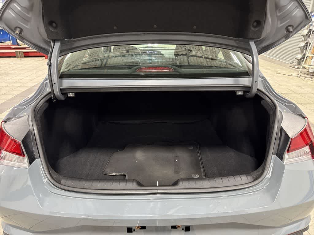 2022 Hyundai Elantra SE