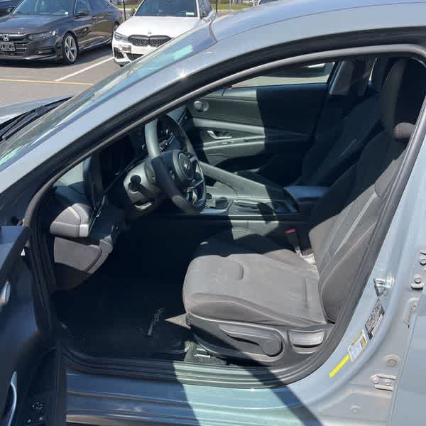 2022 Hyundai Elantra SE