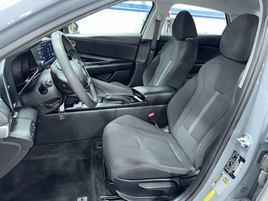 2022 Hyundai Elantra SE