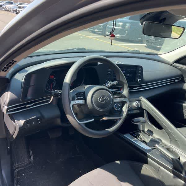 2022 Hyundai Elantra SE