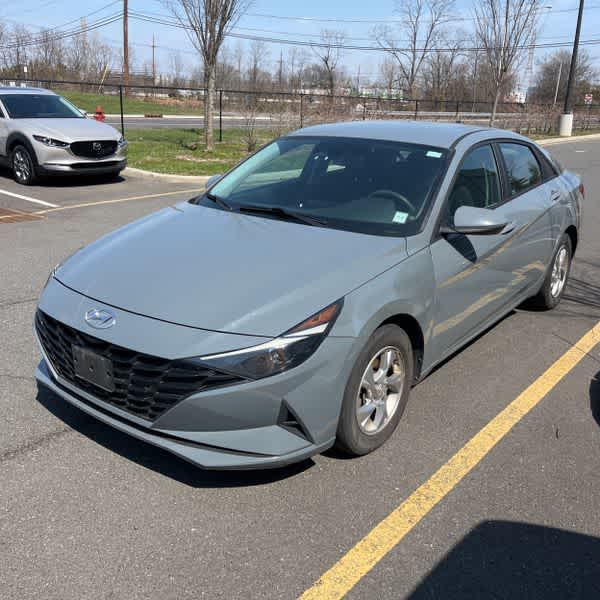 2022 Hyundai Elantra SE