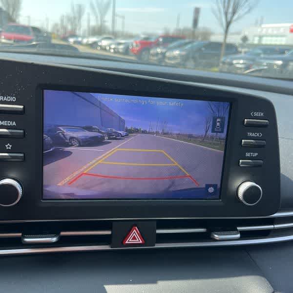 2022 Hyundai Elantra SE