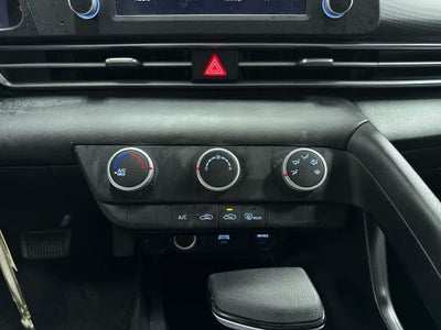 2022 Hyundai Elantra SE