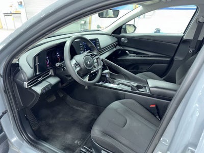 2022 Hyundai Elantra SE