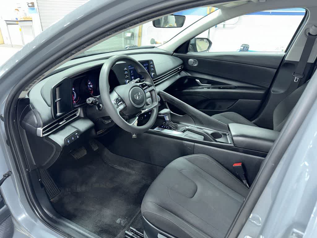 2022 Hyundai Elantra SE