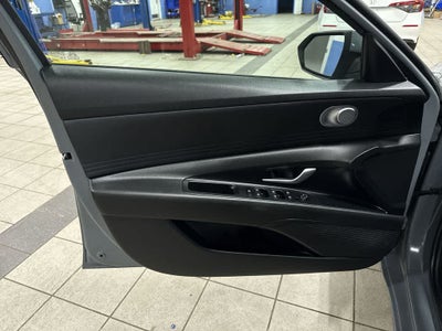 2022 Hyundai Elantra SE