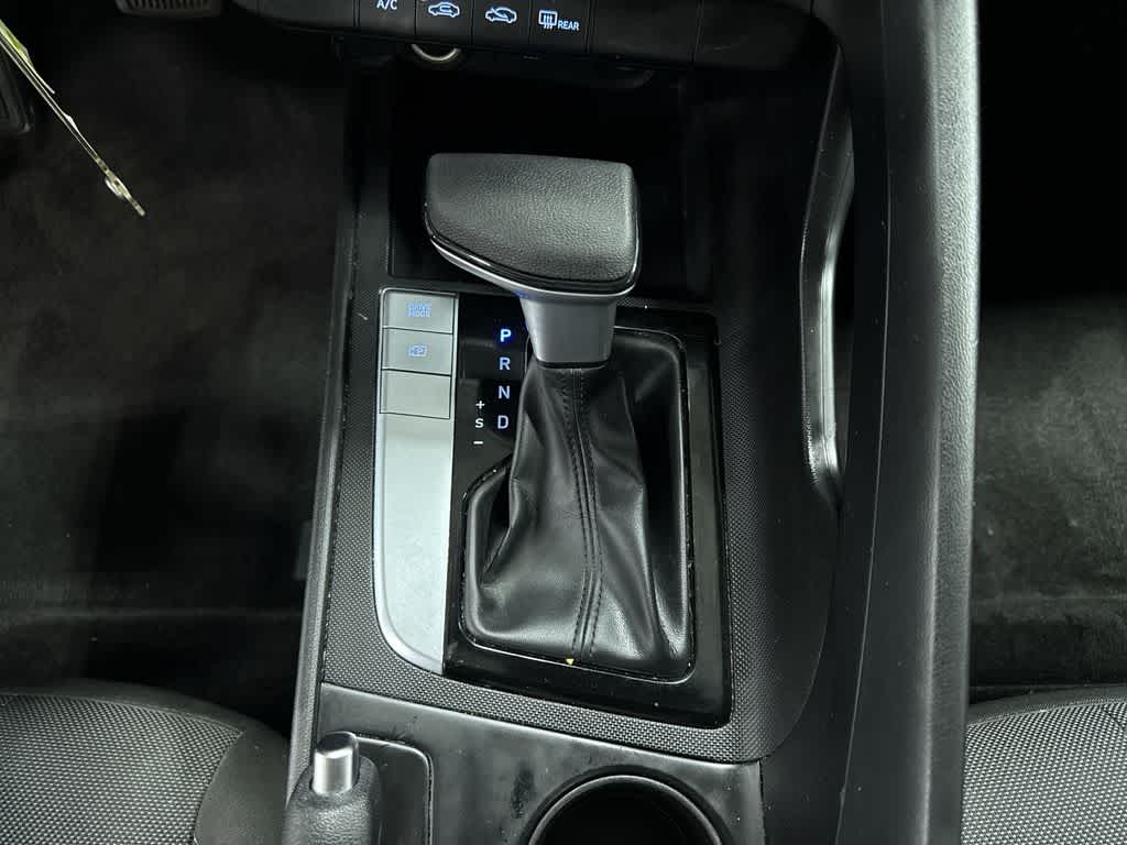 2022 Hyundai Elantra SE