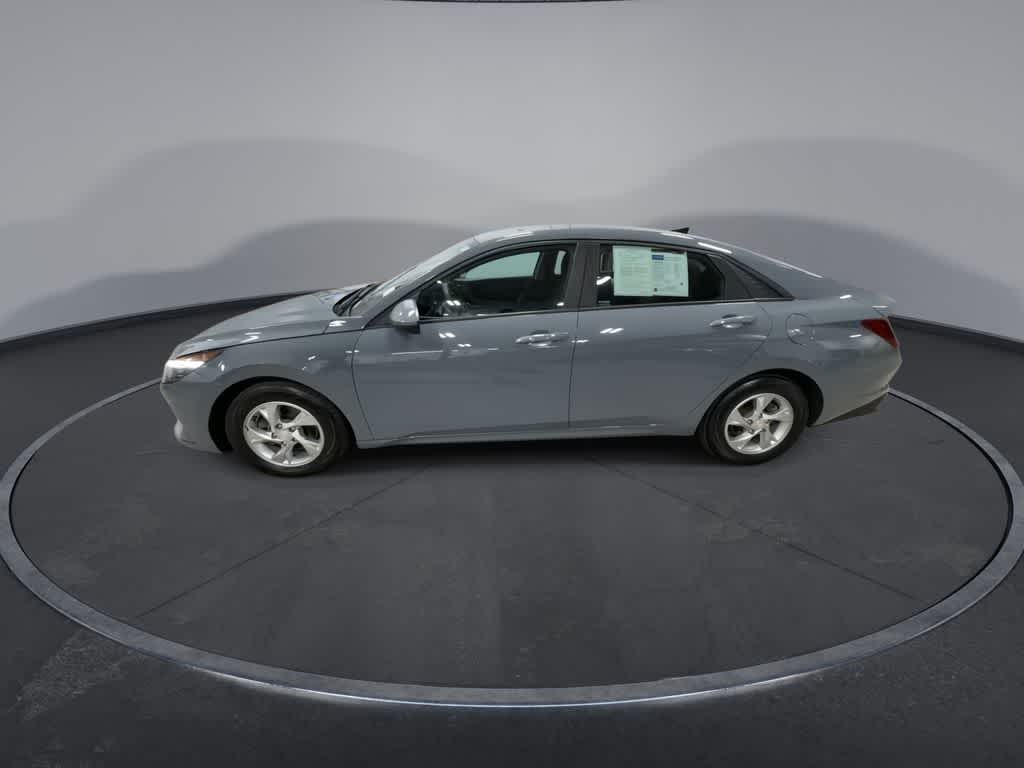 2022 Hyundai Elantra SE