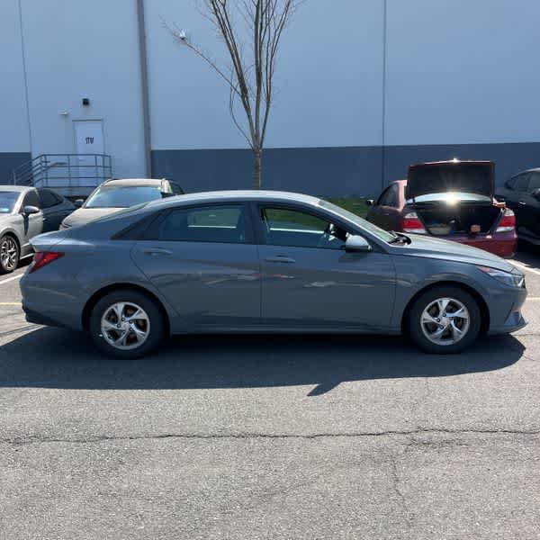 2022 Hyundai Elantra SE