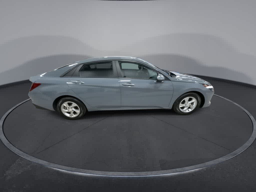 2022 Hyundai Elantra SE