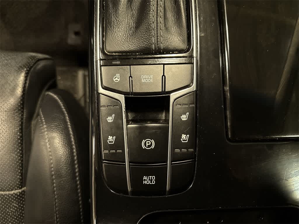 2018 Kia Cadenza Technology