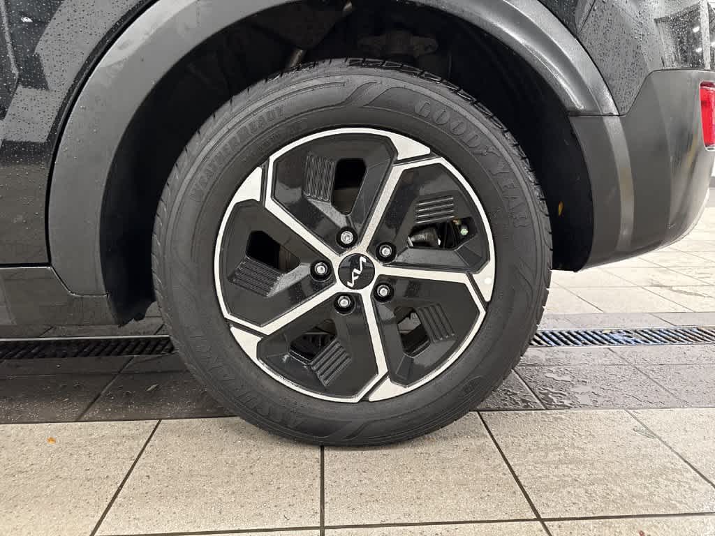 2023 Kia Niro LX