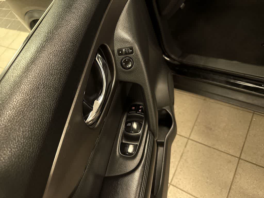 2015 Nissan Rogue S
