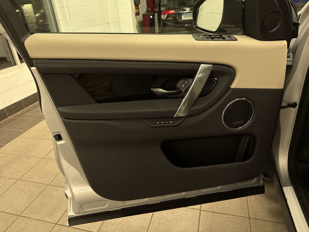 2025 Land Rover Discovery Sport S