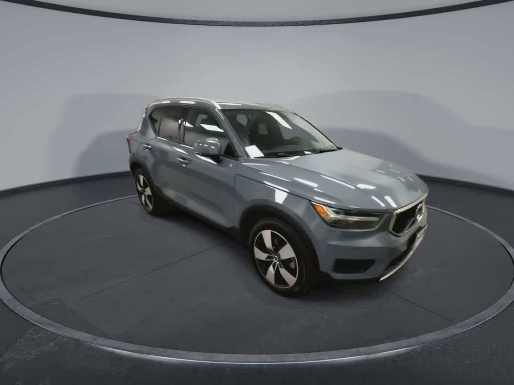 2020 Volvo XC40 Momentum