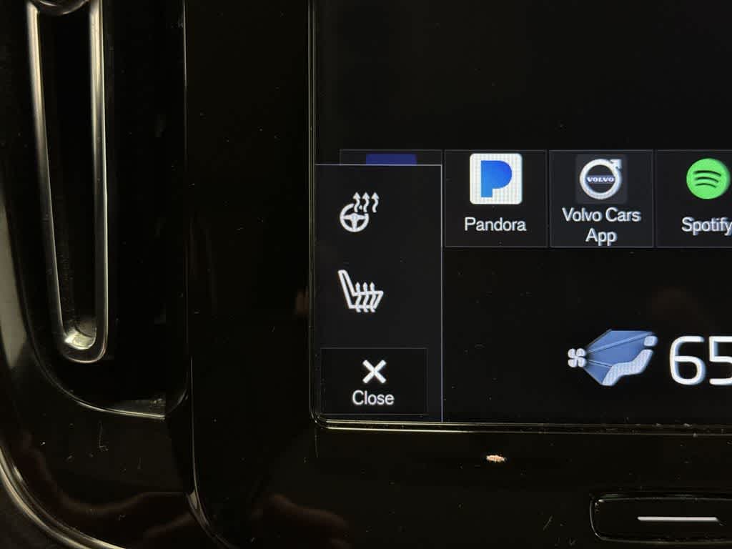 2020 Volvo XC40 Momentum